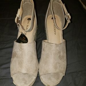 NWT BIG BUDDHA WEDGE ESPADRILLES